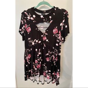 Torrid size 1 black and floral cut out tunic